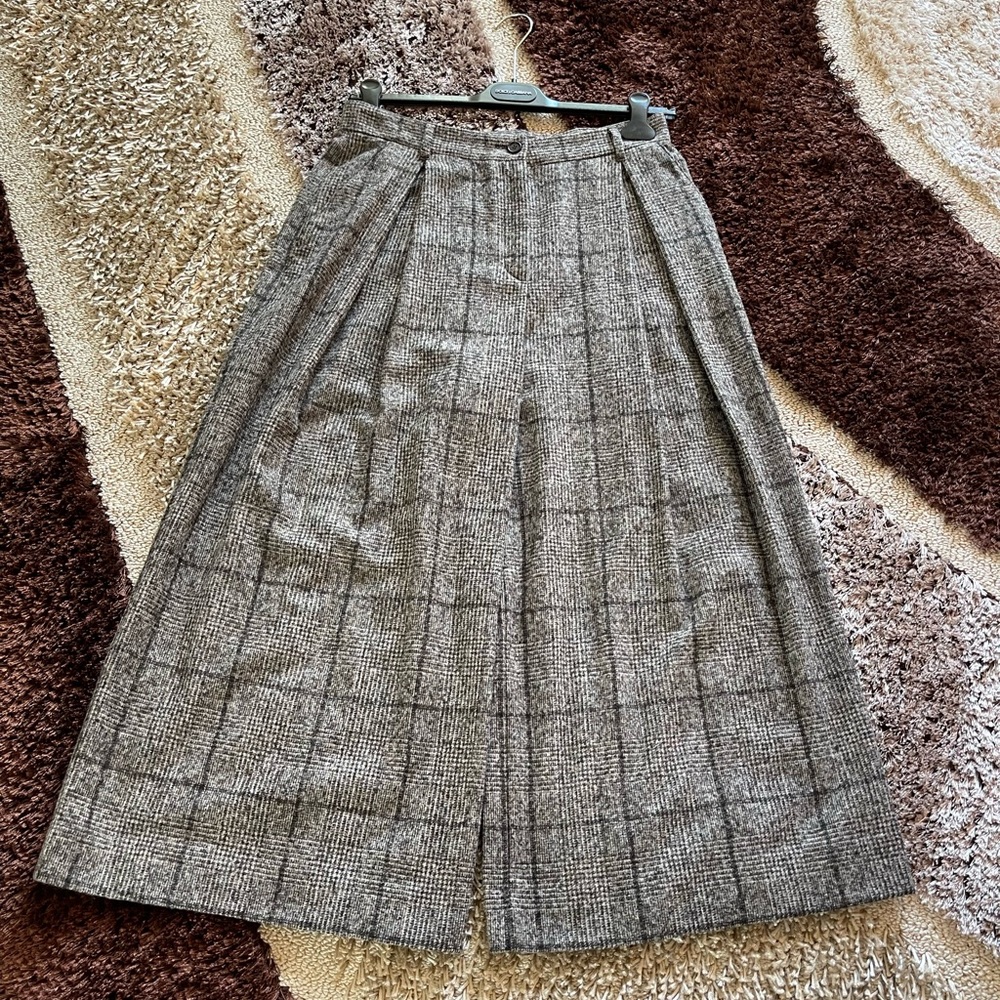 Brand new women’s Dolce Gabanna wide pants for sale!